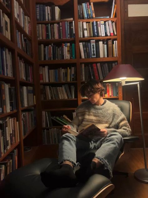 Book Guy Aesthetic, Men Reading Books Aesthetic, Man Reading Book Aesthetic, Male Librarian Aesthetic, Guy Reading Book, Boys Reading Books, Rainy Reading, Reading In Library, Men Who Read