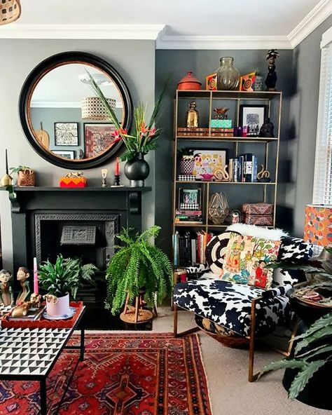 Home Maximalist, Maximalist Decor Eclectic, Cozy Maximalism, Bedroom Eclectic, Modern Maximalist, Colourful Living Room Decor, Maximalist Home, Salon Suites, Colourful Living Room