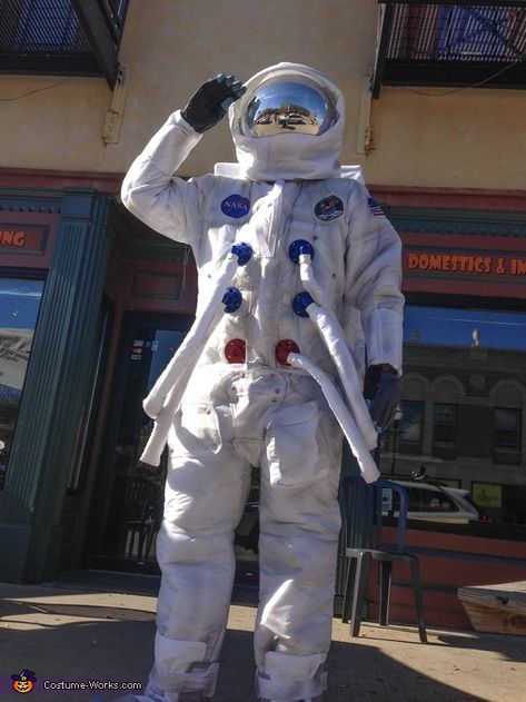 Diy Astronaut Costume, Homemade Costume Ideas, Astronaut Halloween Costume, Homemade Costumes For Kids, Astronaut Halloween, Alien Cosplay, Halloween Costumes 2014, Alien Halloween, Astronaut Costume