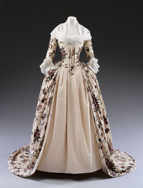 Overdress | V&A Search the Collections 18th Century Dresses, 1700 Fashion, Gaun Abad Pertengahan, Filled Vases, Old Dress, 18th Century Dress, Open Dress, 18th Century Costume, Dresses By Pattern