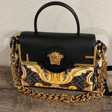 FENDACE LA MEDUSA MEDIUM HANDBAG Versace Purses, Hat Jewelry, Baroque Print, Gold Baroque, Versace Handbags, Bag Jewelry, Medium Handbags, Pleated Skirts, Luxury Purses