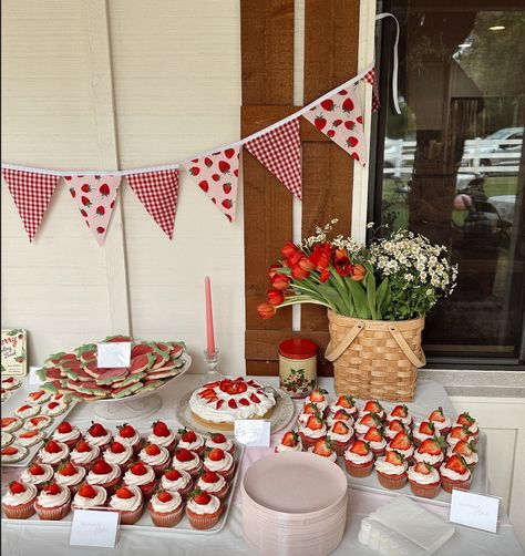 Berry Sweet Dessert Table, Strawberry Themed Birthday Party Food Ideas, Vintage Strawberry Shortcake Party, Strawberry Birthday Food, Strawberry Shortcake Bday Theme, Picnic Theme Baby Shower Ideas, Berry Birthday Theme, Strawberry Baby Shower Cake, Strawberry Shortcake Birthday Theme