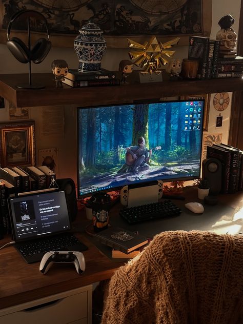 Men Pc Setup, Guy Pc Setup, 55 Inch Desk Setup, Apartment Gaming Room, Pc Bedroom Setup, Aesthetic Game Room Ideas, Maximalist Pc Setup, Tlou Inspired Room, Rustic Gaming Setup