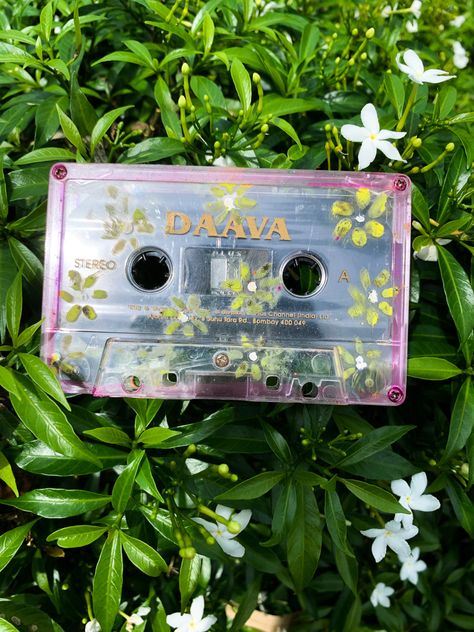 Painted Cassette, Tapes Aesthetic, Old Cassette Tapes, Acrylic Aesthetic, Old Cassette, Tape Painting, Fun Arts And Crafts, Tape Art, Watercolor Lessons