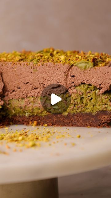 Rosie Brown on Instagram: "Pistachio Crunch Chocolate Cheesecake 🤎  Inspired by the viral Dubai chocolate bars, this cheesecake has a buttery biscuit base layered with pistachio butter and crispy toasted filo pieces. Covered in a thick chocolate pistachio cheesecake and crushed pistachios, every single bite is so creamy but also cirispy with a gorgeous nutty creamy flavour.    INGREDIENTS Base 300g chocolate biscuits, ground to a fine crumb (e.g. oreo, bourbon biscuits) 100g dairy free / dairy butter, melted Filling 200g pistachio paste / butter 1 tbsp butter 200g filo pastry sheets, cut into small pieces Cheesecake 270ml dairy free / dairy double cream 400g dairy free / dairy full fat cream cheese, room temp 100g dark chocolate, melted 100g icing sugar 100g pistachio butter INSTRUCTIONS Chocolate Pistachio Dessert, Pistachio Cream Bars, Dubai Chocolate Cheesecake, Pistachio Chocolate Cake, Pistachio Crunch, Crushed Pistachios, Crunch Chocolate, Dubai Chocolate, Pistachio Dessert