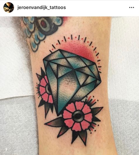 Diamond Tatts Traditional Diamond Tattoo, Sketchy Tattoo, Diamond Tattoo, Filler Ideas, Gem Tattoo, Crazy Diamond, Street Tattoo, Tattoo Old School, Heart Tattoos