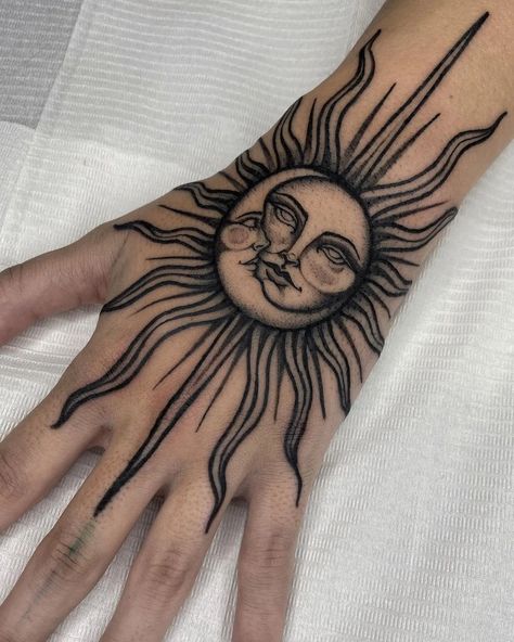 Back Of Hand Tattoos, Hand Palm Tattoos, One Aesthetic, Traditional Hand Tattoo, Luna Tattoo, Tattoos Cute, Sun Tattoo Designs, Aesthetic Tattoos, Palm Tattoos