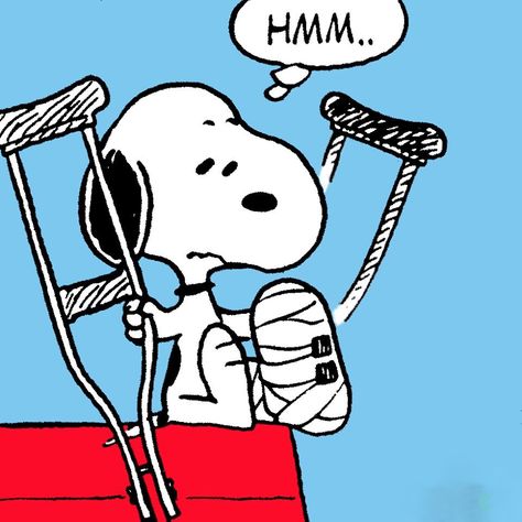 Aries say: "I can probably still participate in the marathon, right?!?" Sick Snoopy, Fractured Art, Peanut Pictures, Woodstock Snoopy, Broken Foot, Broken Ankle, Snoopy Cartoon, Snoopy Images, Peanuts Snoopy Woodstock