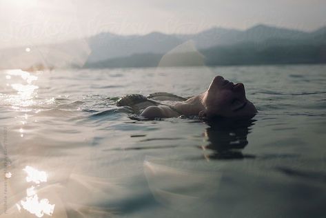 Lecco Italy, Woman Floating, Lake Photoshoot, Water Shoot, Water Sunset, Shotting Photo, Water Photography, At Peace, Story Inspiration