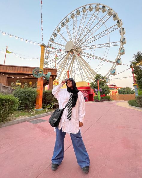 Hijabi Amusement Park Outfit, Hijabi Street Style, Amusement Park Outfit, Oversized Outfits, Park Outfit, Outfit Modest, Oversize Outfit, Outfit Oversize, Hijabi Outfit