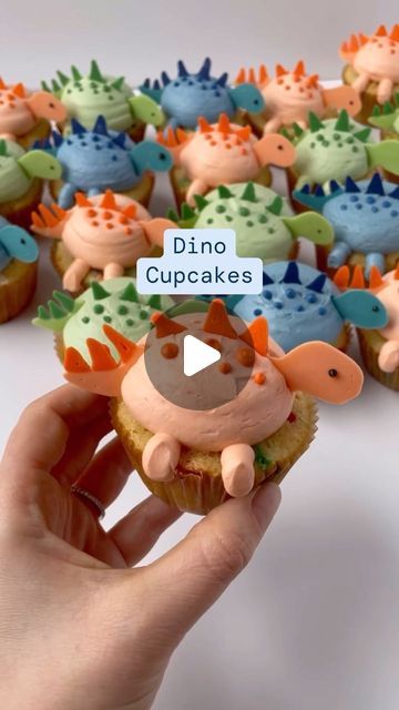 Dino Party Cupcakes, Dino Shaped Food, Pull Apart Cupcake Cake Dinosaur, Tearex Party, Kids Birthday Cupcakes Ideas, Girly Dinosaur Cupcakes, Diy Dinosaur Cupcakes, Dinosaur Cupcakes Girl, Dinosaur Cupcakes Boys