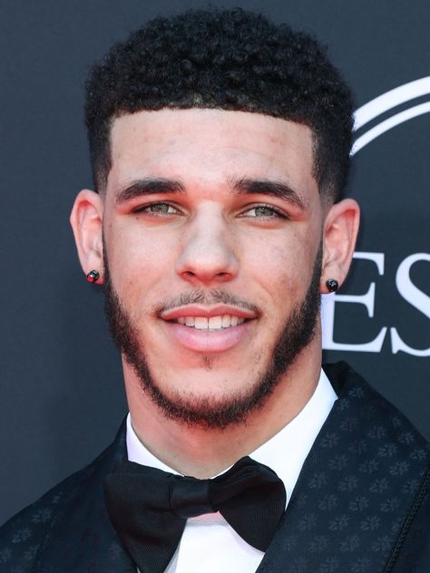 Ball Brothers, Estilo Kim Kardashian, Photoshop Basics, Mvp Basketball, Cake Pics, Bright Blonde Hair, Ball Aesthetic, Men Haircut Curly Hair, Lonzo Ball