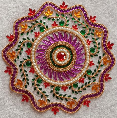 Stone Rangoli Designs, Kundan Rangoli Designs, Hanging Decorations Diy, Diya Stand, Kundan Rangoli, Peacock Crafts, Thali Decoration, Dot Rangoli, Acrylic Rangoli