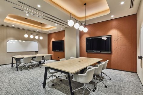 Super Co Coworking Offices - Singapore Meeting Room Design, Acoustic Ceiling Panels, Davis Furniture, Training Room, Office Meeting Room, Coworking Office, Multifunctional Space, Booth Seating, Modular Lounges