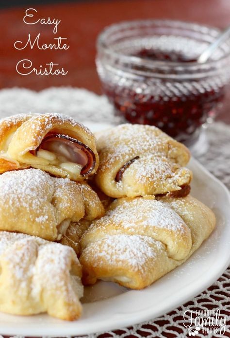 These savory, sweet, and easy Monte Cristos use refrigerated crescent dough instead of bread and batter and are baked, not fried. Monte Cristo Sandwich, Homemade Cookbook, Student Recipes, Crescent Dough, Crescent Roll Recipes, Monte Cristo, Roll Recipes, Crescent Roll, Crescent Rolls