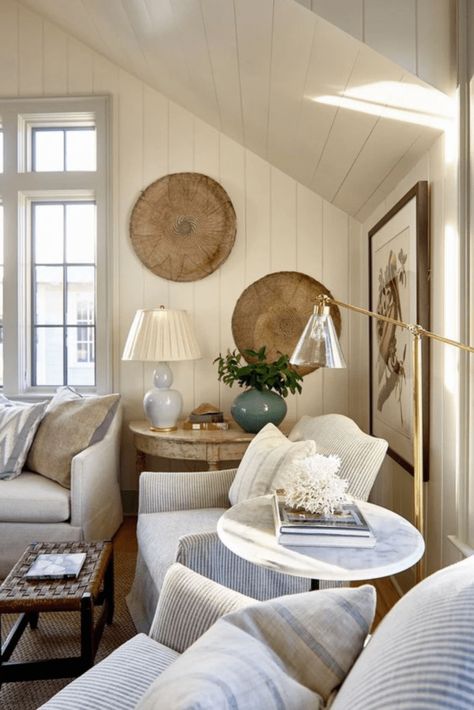 Cape Cod House Interior, House Minimalist, Interior Boho, Cape Cod Style House, Coastal Interiors Design, Cottage Interior, Cottage Living Rooms, Home Beach, Cape Cod House