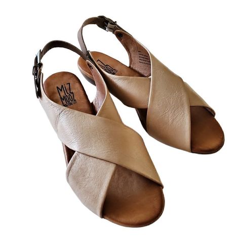 Miz Mooz Cream Color Leather Sandals, Ladies Sandals. New In Box Color: Cream Size: 38 - Us 7.5-8 Style: Anya Sku: S016 Please Contact Us With Any Questions You May Have Prior To Purchasing. Thank You For Shopping At La Belle Luxe Boutique And Supporting Small Business!