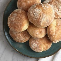 Portuguese Rolls Recipe, Portuguese Rolls, Portuguese Bread, Portuguese Sweet Bread, Homemade Rolls, Baking Bread Recipes, Bread Machine Recipes, Portuguese Recipes, Bakery Recipes