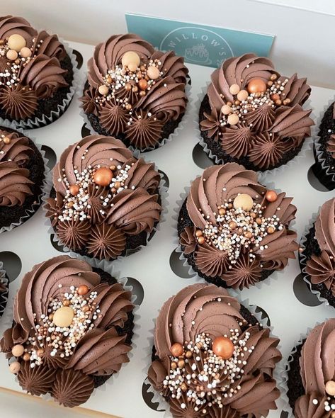 Cupcakes For Birthday, Chocolate Cupcakes Decoration, Cupcakes Bouquet, Muffins Decoration, Bouquet Cupcakes, Traditional Baking, Cupcake Decorating Ideas, Cupcake Cake Designs, New Year's Cake