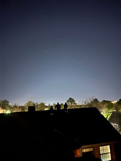 Rooftop friends late night stargazing dance pictures candid Sitting On The Roof At Night Aesthetic, Star Gazing Rooftop, Rooftop Stargazing, On A Rooftop At Night, Friends Stargazing, Star Gazing With Friends, Obx Summer, Summer Prep, Album Cover Art