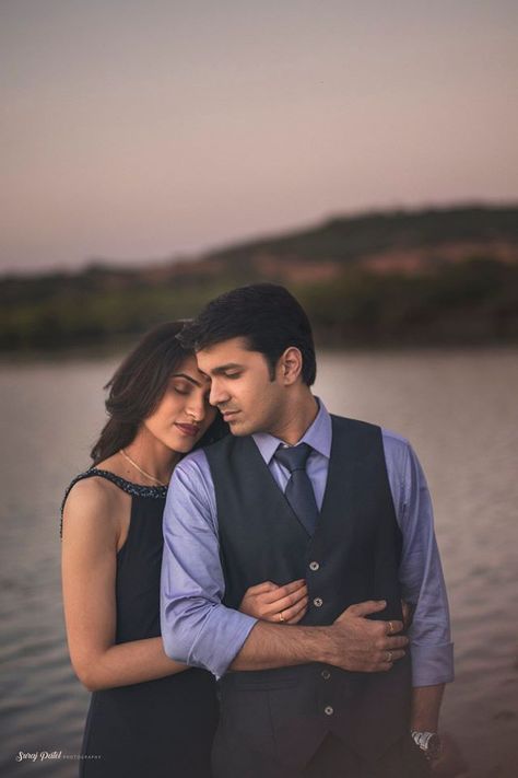 Prewedding Photoshoot In Saree, Prewedding Photography Indian, Marriage Pics, Wedding Photography Indian, Pre Wedding Photoshoot Beach, Pre Wedding Photoshoot Props, Photography Indian, Mehendi Ceremony, Pre Wedding Photography