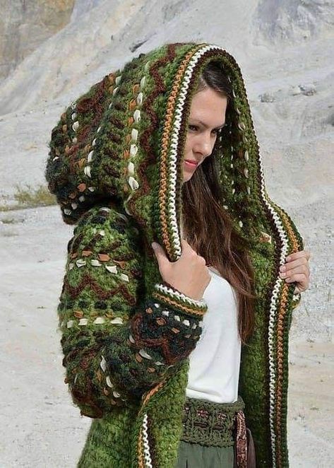 Miss Green, Crochet Hood, Gilet Crochet, شال كروشيه, Mode Hippie, Mode Crochet, Estilo Hippie, Crochet Coat, Crochet Jacket