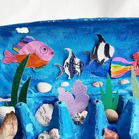 Sarah Tharpe Winchell on Instagram: "Thanks  @ecocraftkids for this great idea for recycling. Kids could make so many different habitats with egg cartons!  • 𝚁𝙴𝙲𝚈𝙲𝙻𝙴 & 𝙿𝙻𝙰𝚈 𝐄𝐠𝐠 𝐂𝐚𝐫𝐭𝐨𝐧 𝐎𝐜𝐞𝐚𝐧 🌊🐚  So, can you tell we are missing the beach!? 😆 We took our new found sea finds and created a cute ‘under the sea’ treasure box for them using an egg carton, paint, and some colourful fish. This activity was a team effort - my youngest and I worked on painting the egg carton, my oldest coloured and cut-out her colourful fish, and I cut-out some sea plants for them to add.  Together we filled our treasure box with our sea shells and rocks. 💙  𝗖𝗼𝗺𝗺𝗲𝗻𝘁. 𝗦𝗮𝘃𝗲. 𝗦𝗵𝗮𝗿𝗲. 𝗟𝗶𝗸𝗲! For more picture book recommendations & inspired activity ideas follow us @ecocraftki Under The Sea Recycled Crafts, Under The Sea Pictures, Sea Treasure, Colourful Fish, Books Crafts, Sea Plants, Holiday Club, Invitation To Play, Preschool Theme