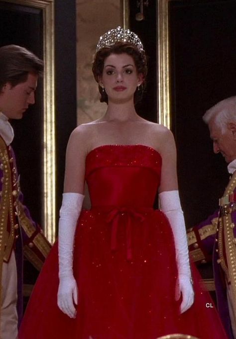 Princess Diaries Red Dress, Disney Princess Red Dress, Modern Princess Outfits, Sangjit Dress, Which Outfits, Princess Amelia, Princess Diaries 2, Sweetheart Evening Dress, Bridal Accesories