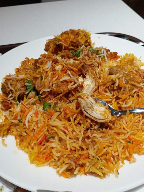 Biryani Snap, Indian Fast Food, Food Pic, Chinese Cooking Recipes, Fast Food Menu, Food Babe, Desi Food, Easy Food Art, Food Drink Photography