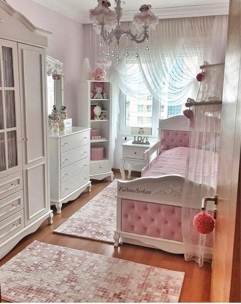 Pink Room Decor, Casa Country, Dekorasi Kamar Tidur, Girly Room, Redecorate Bedroom, Dream House Rooms, Pretty Room, Dream Room Inspiration, Room Makeover Bedroom