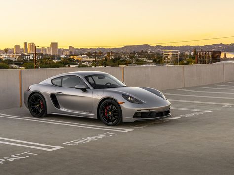 2021 Porsche 718 Cayman GTS 4.0: It's bliss - Roadshow Car Aesthetic Wallpaper, Porsche 718 Cayman Gts, Porche Car, Car Accessories Aesthetic, Cayman 718, Subcompact Cars, Custom Porsche, Porsche 718 Boxster, Porsche 718 Cayman