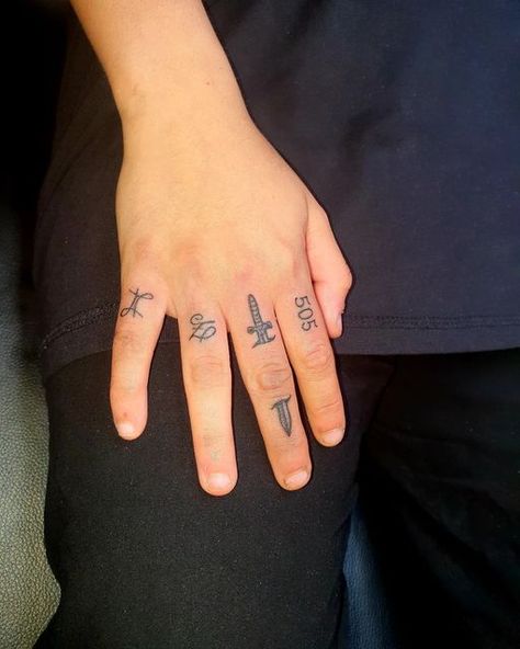 Tattoo On Finger, Finger Tattoo, E Tattoo, Fine Line Tattoos, Tattoo Inspo, Finger Tattoos, Tattoo On, New Tattoos, Ink Tattoo