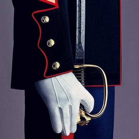 Marine Dress Blues Uniform, Butler Uniform, Us Marines Uniform, Oorah Marines, Marine Corps Dress Blues, Marines Dress Blues, Marine Corps Uniforms, Marines Uniform, Hotel Manager