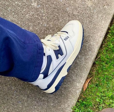 New Balance 550 Blue, Navy Blue New Balance, Blue Shoes Outfit, Nb 550, Navy Blue Outfit, New Balance Outfit, Wardrobe Makeover, Vintage Black Glamour, Yellow Shoes