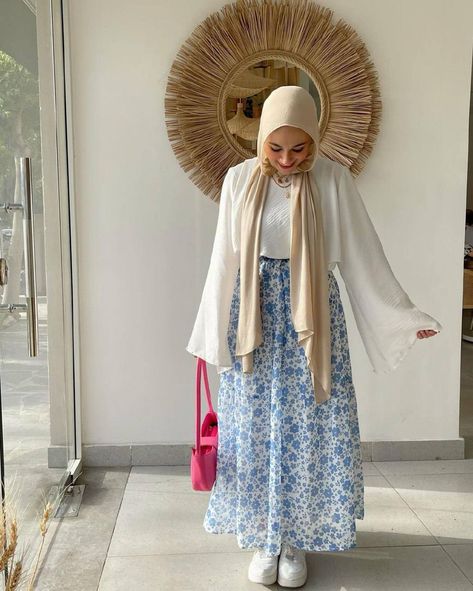 Hijab Skirt Outfit, Hijabi Skirt Outfits, Outfit Ideas Modest, Hijab Fashion Summer, Modest Casual Outfits, Girls Dress Outfits, Modest Fashion Hijab, Muslim Outfits Casual, Modest Summer Outfits