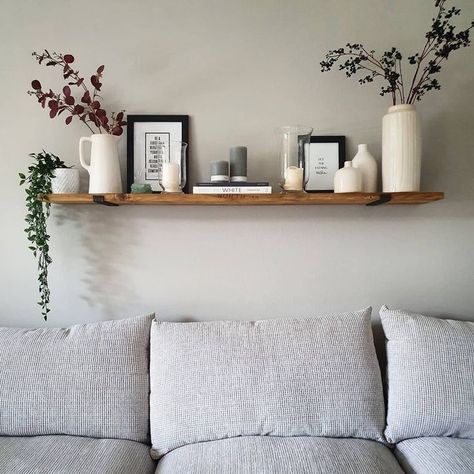 Float Shelf, Shelf Decor Living Room, Home Decor Wallpaper, Couch Decor, Living Room Shelves, Decor Wallpaper, Home Decorating Ideas, Decor Home Living Room, Decor Living Room