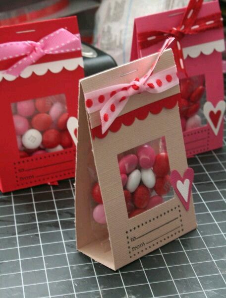 15 Souvenirs y detalles de fiesta hechos con dulces Diy Treat Bag, Romantic Valentines Day Ideas, Valentines Bricolage, Romantic Ideas, Diy Treats, Cadeau Diy, Valentine Ideas, Valentines Gifts For Boyfriend, 15 Diy