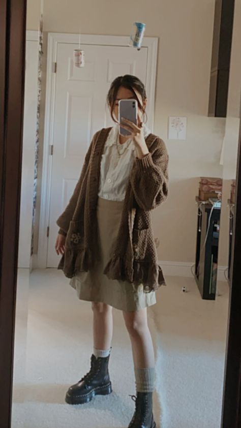 Library Aesthetic Outfit, Grandmacore Outfit, Library Outfits, Dark Academia Style, Irish Fashion, Style Chart, Outfit Inso, Academia Style, Uni Outfits