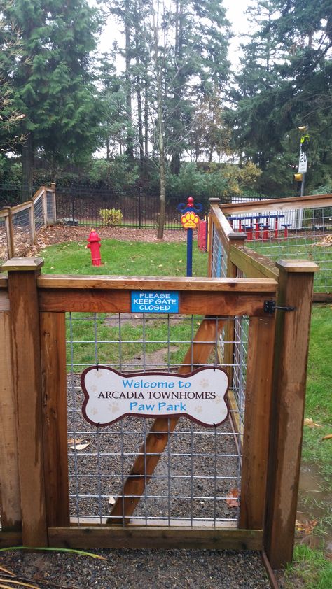 Small Dog Park Ideas, Private Dog Park, Dog Park Backyard, Home Dog Park, Dog Park Ideas, Small Dog Park, Dog Park Design, Dog Daycare Design, Dog Park Equipment