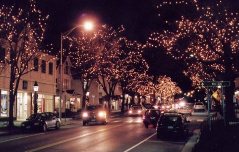 Main Street, Ridgefield, Connecticut during the Christmas Season.  The Holiday Stroll is a fun town event, with horse drawn carriage rides, Santa, Ice sculpting, live music and a party in every store! Connecticut Homes, Ridgefield Connecticut, Ridgefield Ct, Christmas In Connecticut, Girls Apartment, Traditional Colonial, Christmas Place, New England Travel, Stately Home