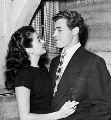 Gail Russell and husband Guy Madison 1950s Husband, Old Hollywood Couples, 50s Couple, 1950s Couple, Gail Russell, 1940s Aesthetic, Guy Madison, Old Fashioned Love, Wife And Husband