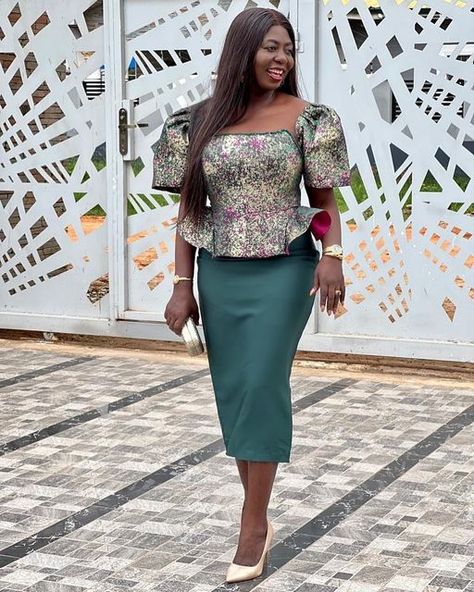 Brocade Skirt And Blouse Styles, Brocade Skirt And Top, Puff Sleeve Top Outfit, Classy Couture, Brocade Top, Brocade Blouse Designs, Unique Ankara Styles, Ankara Dress Designs, Rusting Wedding