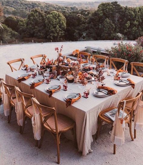 Festival Brides on Instagram: “Taking notes on this gorgeous tablescape by @lovestonedbridal 🌸 The string bags full of little gifts, I mean...😍 Hen party of dreams ☁✨…” Lunch Table Settings, Outdoor Lunch, Lunch Table, Birthday Lunch, Outdoor Dinner Parties, 21 Diner, Festival Bride, Dinner Party Table, Tuscan Inspired