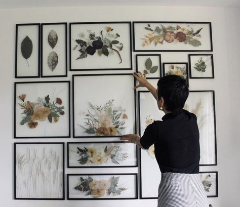 Pressed Flower Art Picture Frames, Craft Booth Design, Pressed Flowers Diy, Dried Flowers Diy, Wall Art Diy Paint, Pressed Flower Crafts, Pallet Furniture Living Room, Dried And Pressed Flowers, Diy Decor Ideas