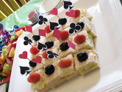 Making Merry Memories: Alice In Wonderland Party... The sandwiches alternate with white bread and brown bread to create the board. Then I topped them off with a grape tomato or a black olive on a toothpick Alice In Wonderland Sandwiches, Tea Party Food Recipes, Alice In Wonderland Themed Food, Alice In Wonderland Tea Party Food, Alice In Wonderland Food, Alice In Wonderland Themed Party, Party Food Recipes, Baby Shower Party Themes, Alice In Wonderland Tea Party Birthday