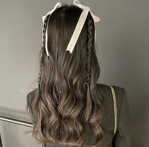 Aesthetic Ribbon, Tutorial Ideas, Bow Hairstyle, Trendy Hairstyle, Ribbon Hairstyle, Hairstyle Tutorial, Hair Stylies, Hair Stylist Life, Ribbon Hair