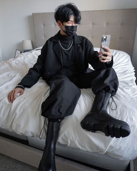 JJang E on Instagram: “All black fit with silver jewelry is love Necklace & bracelet from @loupn_collection” Grunge Boy Outfits, Soft Boy Aesthetic Outfits, Country Mens Fashion, Ideas De Outfits, Outfits Hombre, Aesthetic Shirts, Swimsuit Dress, Fashion Photoshoot, Character Outfits