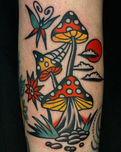 Hamish Clarke on Instagram: “🍄” Trad Tattoos, Mushroom Tattoo, Traditional Tattoo Inspiration, Traditional Tattoo Flowers, Hippie Tattoo, Traditional Sleeve, Mushroom Tattoos, Wicked Tattoos, Traditional Tattoo Sleeve