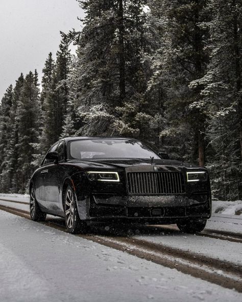 Rolls Royce Wraith Black, Rolls Royce Logo, Rolls Royce Ghost Black, Aesthetic Car Accessories, Rolls Royce Wallpaper, Rolls Royce Ghost, Bentley Rolls Royce, Tokyo Drift Cars, Hd Photography