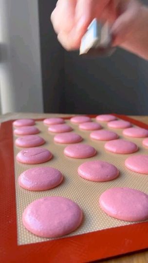 12K views · 7.6K reactions | Explore link in bio for recipes and equipment Turn basic icing into elaborate designs effortlessly! Elevate your baking game with this simple hack. #baking #bakinglove #dessert #reels | Pastry_Paradise | pastryparadise9 · Original audio Italian Macarons, Valentines Baking, Love Cafe, Best Cookies Ever, Christmas Baking Recipes, Baking Games, Macaroon Recipes, Baking Party, Macaron Recipe